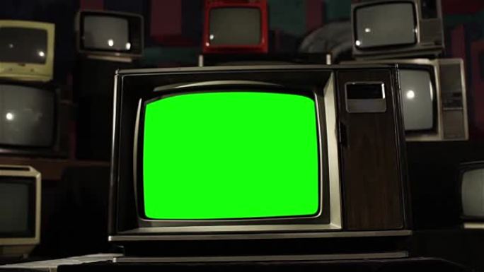 1980年代电视绿屏与许多旧电视。