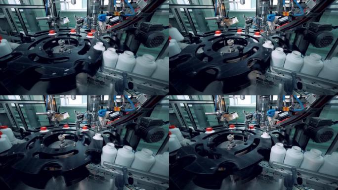 自动化机器在瓶子、工厂转换时盖上盖子。
