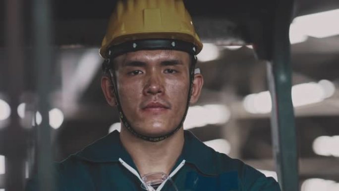 亚洲工人驾驶叉车工人工厂员工