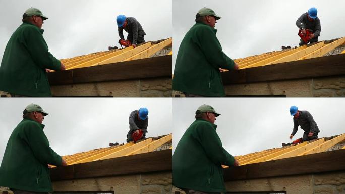 屋顶上的建筑工人屋顶上的建筑工人外国个打