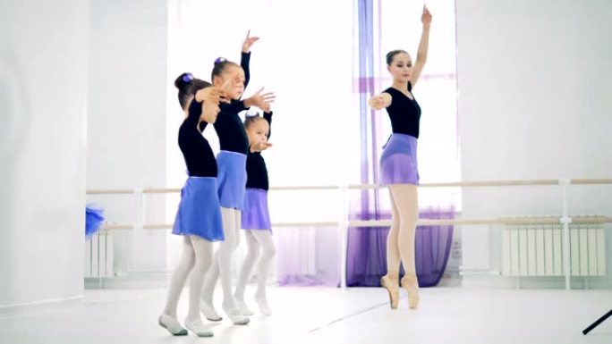 芭蕾舞课上的小女孩，侧视图。