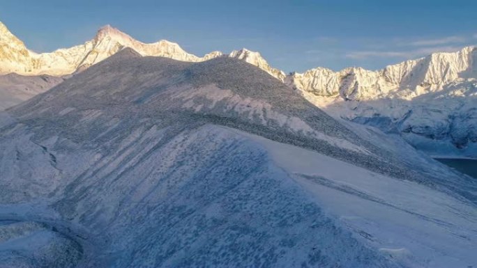 西藏雪山鸟瞰图日照金山
