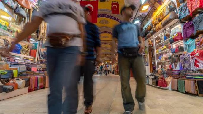 延时: 土耳其伊斯坦布尔市中心大巴扎市场的旅行者人群