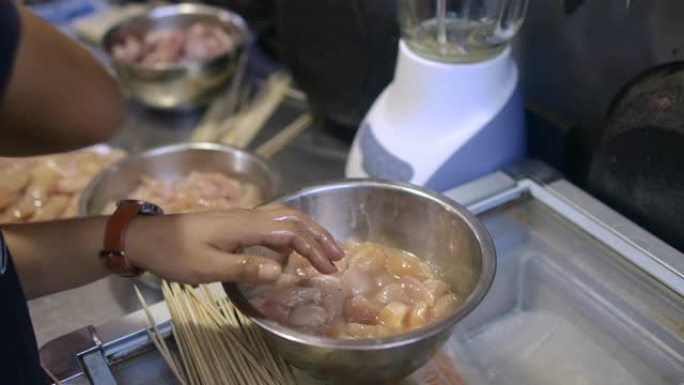 准备鸡肉串特写串串穿透