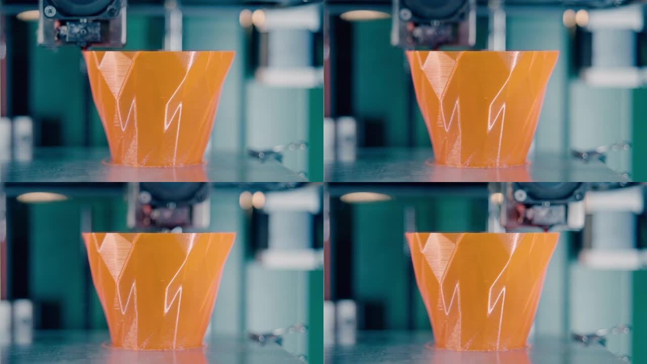 金属打印机塑造了一个塑料杯。
