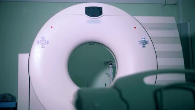 医院设施中的MRI扫描机