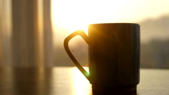 桌上的一杯咖啡温馨温暖温情温存