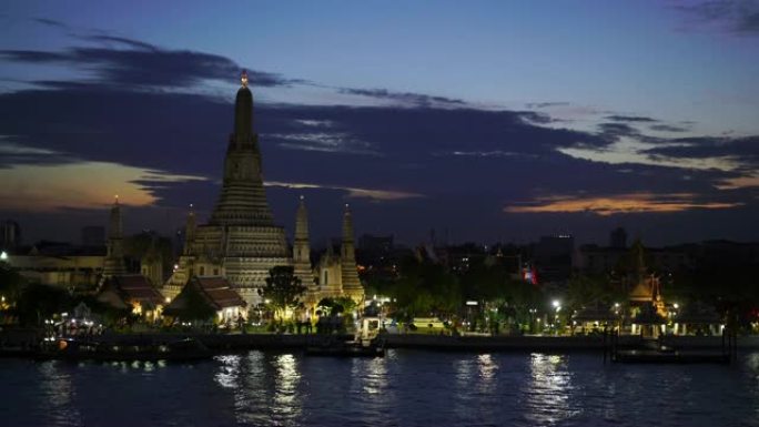 实时:黎明寺(Wat Arun Temple)在黄昏时间，曼谷，泰国。