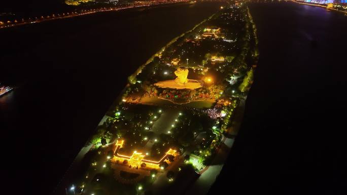 长沙湘江橘子洲景区毛主席雕塑夜景航拍4K