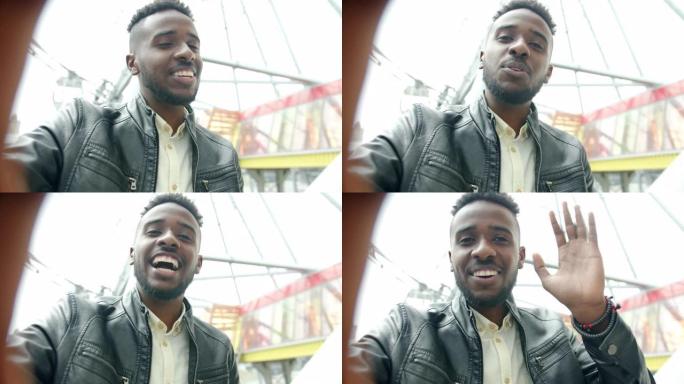 非裔美国学生在户外进行在线视频通话的慢动作