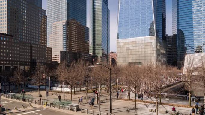 延时: 游客拥挤在曼哈顿下城附近的9/11纪念地，美国纽约市区零。