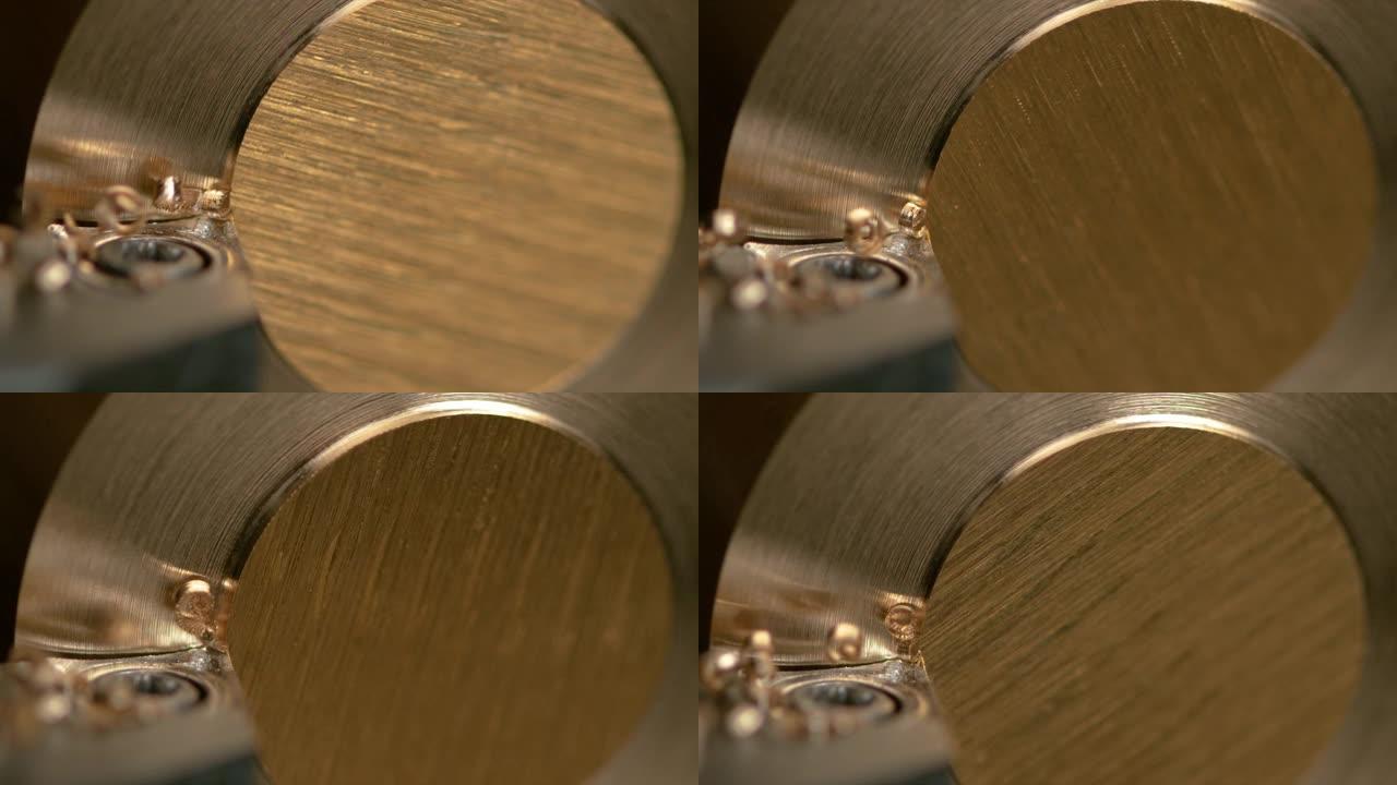 宏: 锋利的车床工具在切割成黄铜圆柱体时会产生刨花。