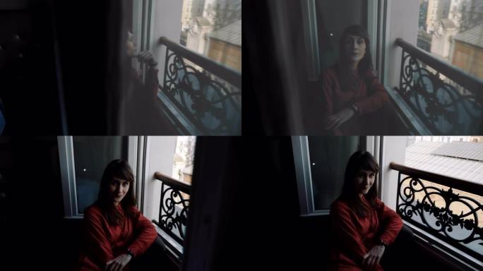 年轻快乐的欧洲美丽女作家的电影肖像在浪漫的阳台窗户慢动作中摆姿势。