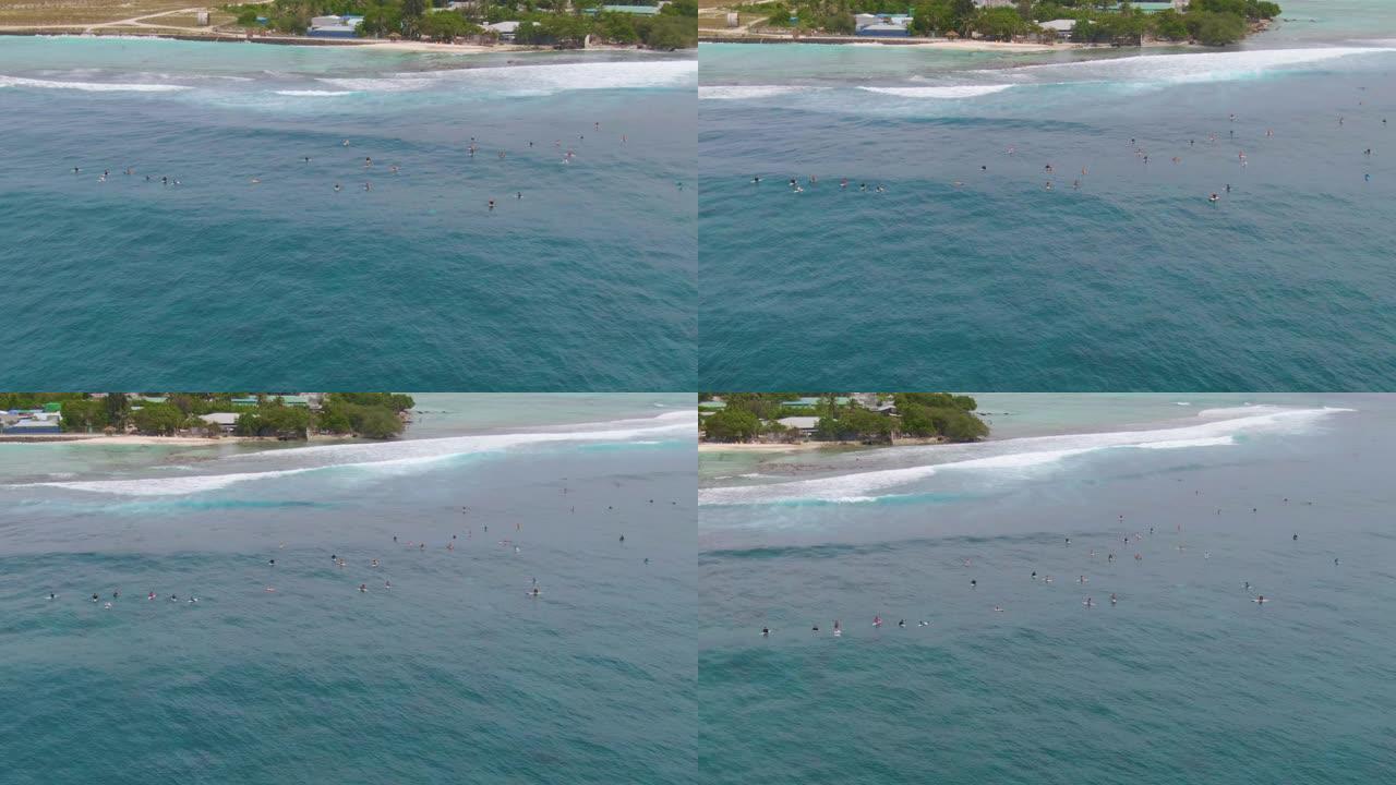 无人机: 活跃的游客聚集在排队的海洋中冲浪。