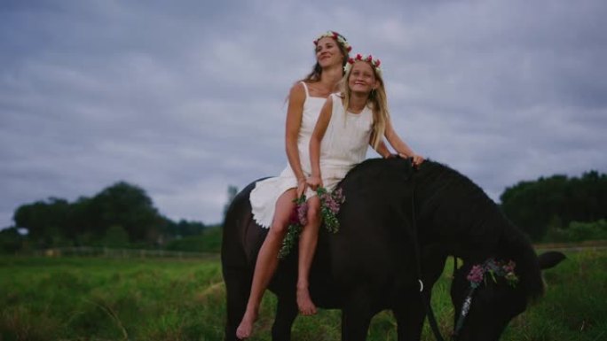 幸福女人和花姑娘一起骑马