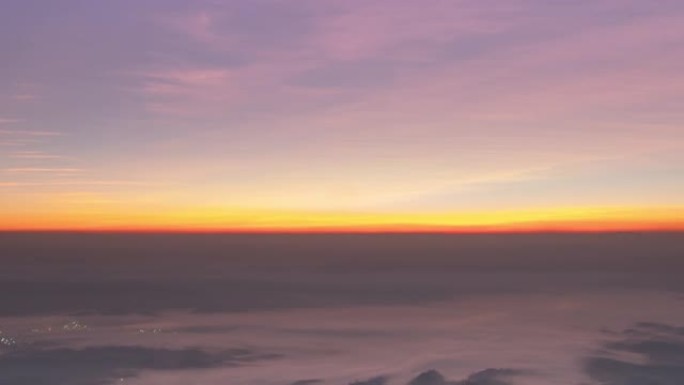 山峰空中视点日出视图的时间流逝