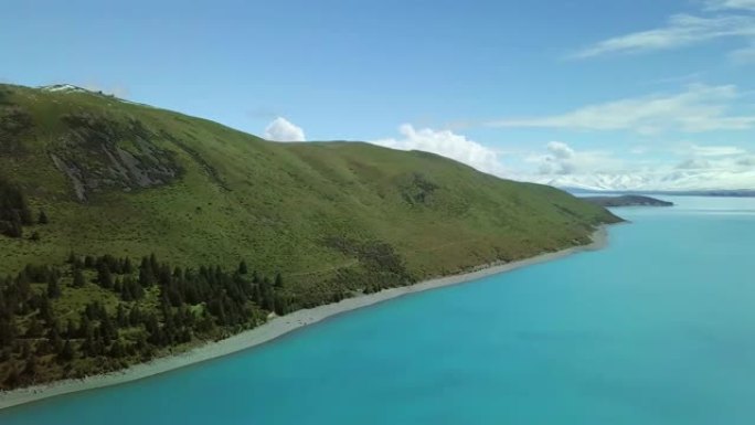 绿岛和蓝湖的空中拍摄