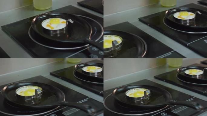 在平底锅上烘烤的鸡蛋