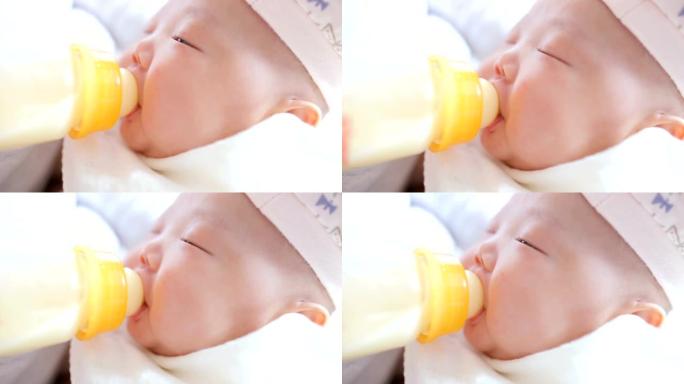 刚出生的婴儿喝奶瓶中的牛奶