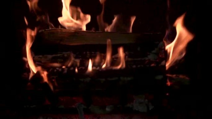 用真木燃烧的壁炉视频素材特效