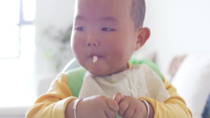 男婴吃食物吃东西视频素材小孩子