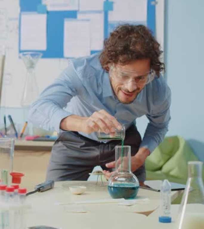 化学老师在烧杯中混合化学物质的肖像。垂直屏幕方向9:19的视频素材