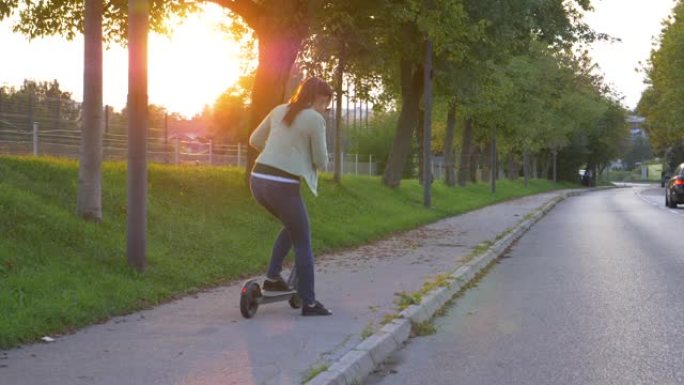 镜头耀斑: 年轻女子在电动滑板车没电后生气