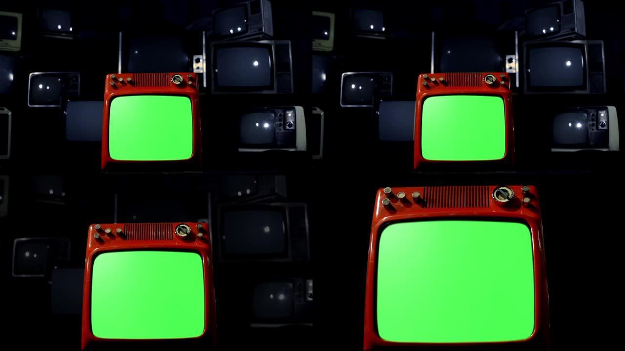 旧电视的黑色背景下的绿屏古董电视。夜色。多莉开枪了。