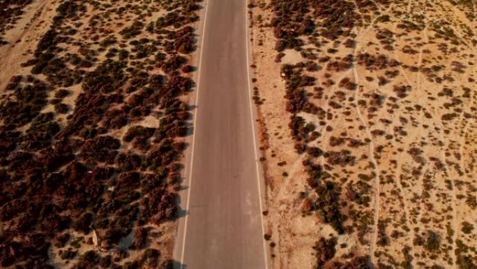 孤独的沙漠之路沙漠道路