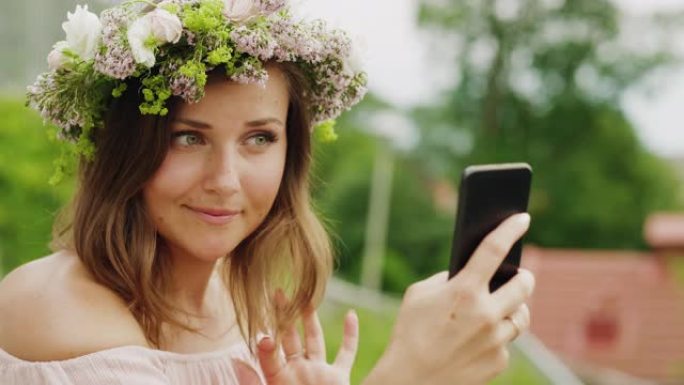 瑞典仲夏时节，妇女制作并戴上花冠