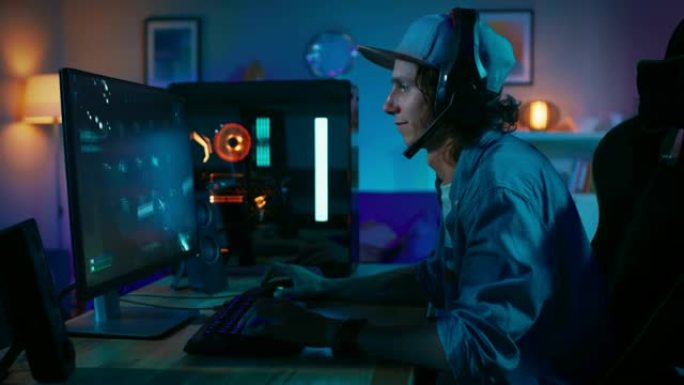 专业玩家把他的耳机与麦克风打开，并开始玩第一人称射击在线视频游戏在他强大的个人电脑与彩色霓虹灯发光二