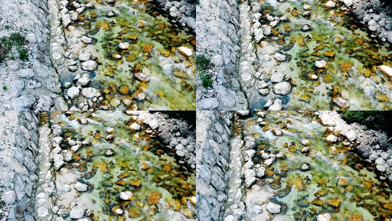 石头被溪流沐浴的俯视图