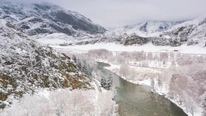 新疆鸟瞰图冬天的新疆冰天雪地银装素裹