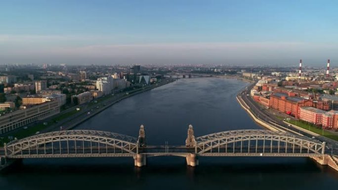 圣彼得堡夏天的桥梁航拍