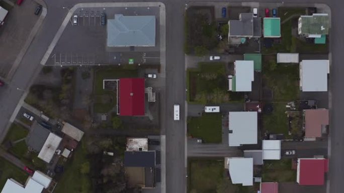 冰岛城市的鸟瞰图俯瞰道路交通建筑群
