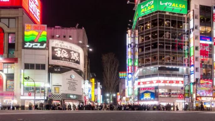 延时: 东京新宿歌舞伎町的行人和游客拥挤