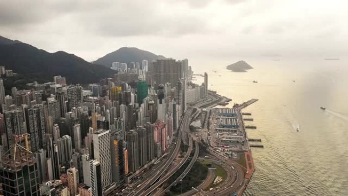香港是一个濒临水边的城市
