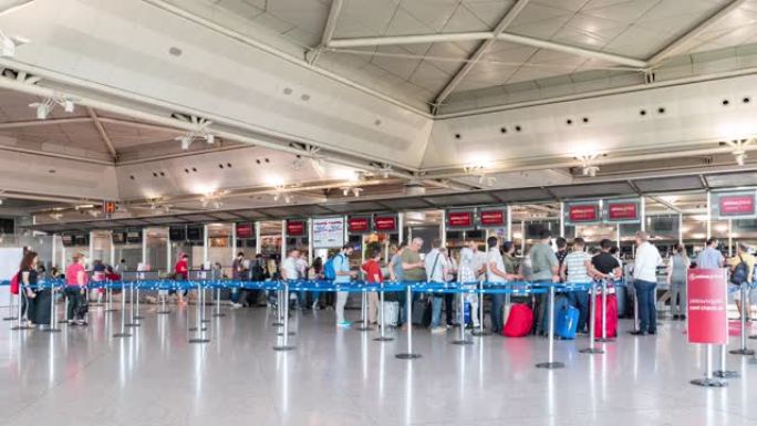 延时: 伊斯坦布尔土耳其国际机场出发航站楼的旅客人群