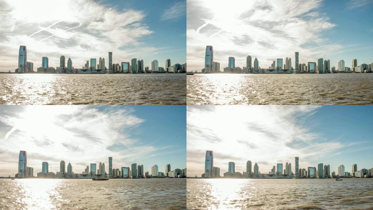 WS Time lapse游轮和沿着sunny river，纽约，美国