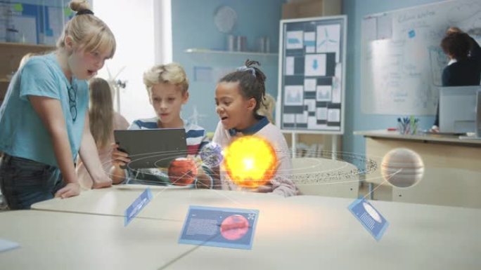 科学课上的三个不同的学童使用带有增强现实软件的数字平板电脑，看着太阳系的教育3D动画。视觉特效，特效