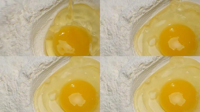 鸡蛋掉进一堆面粉里。