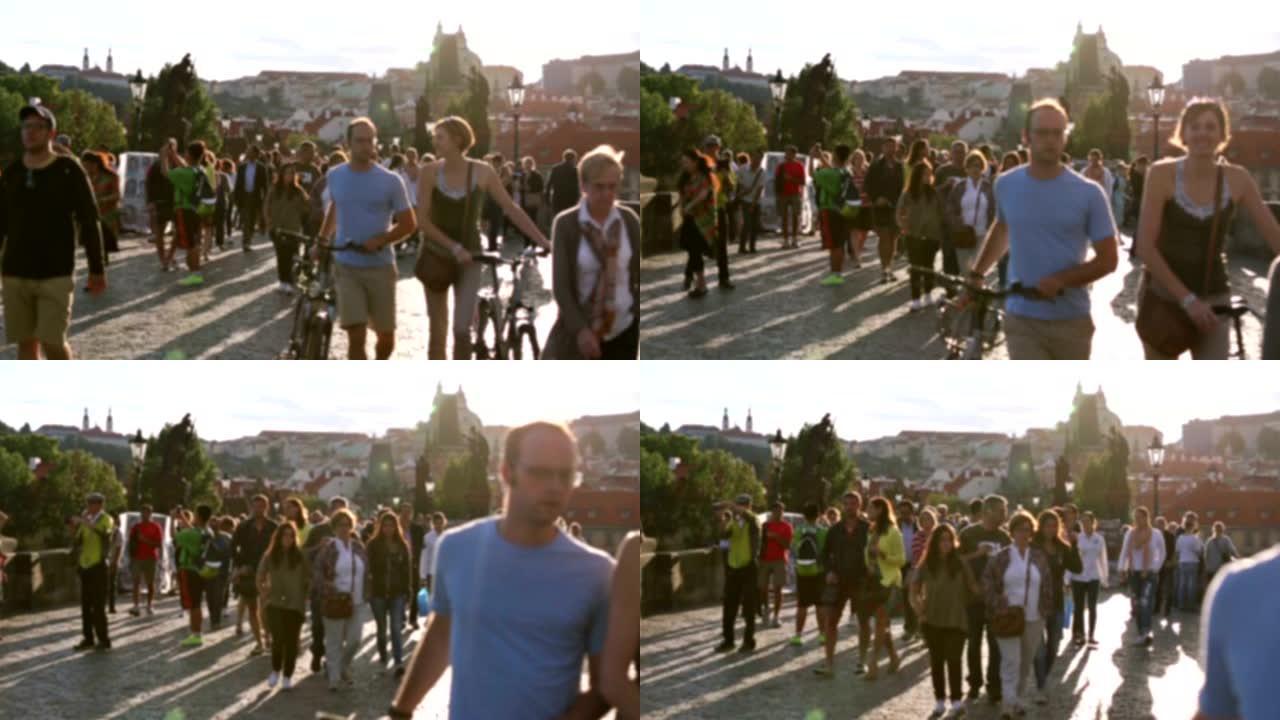 慢动作: 行人拥挤的查理大桥Karluv最捷克共和国