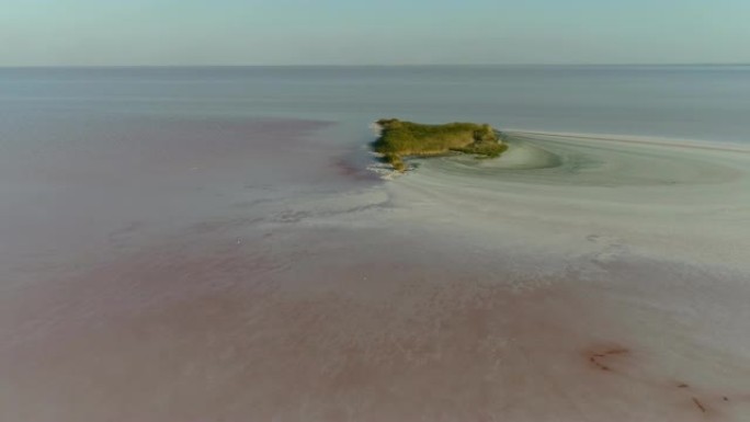 盐水海洋土地的无人机视图