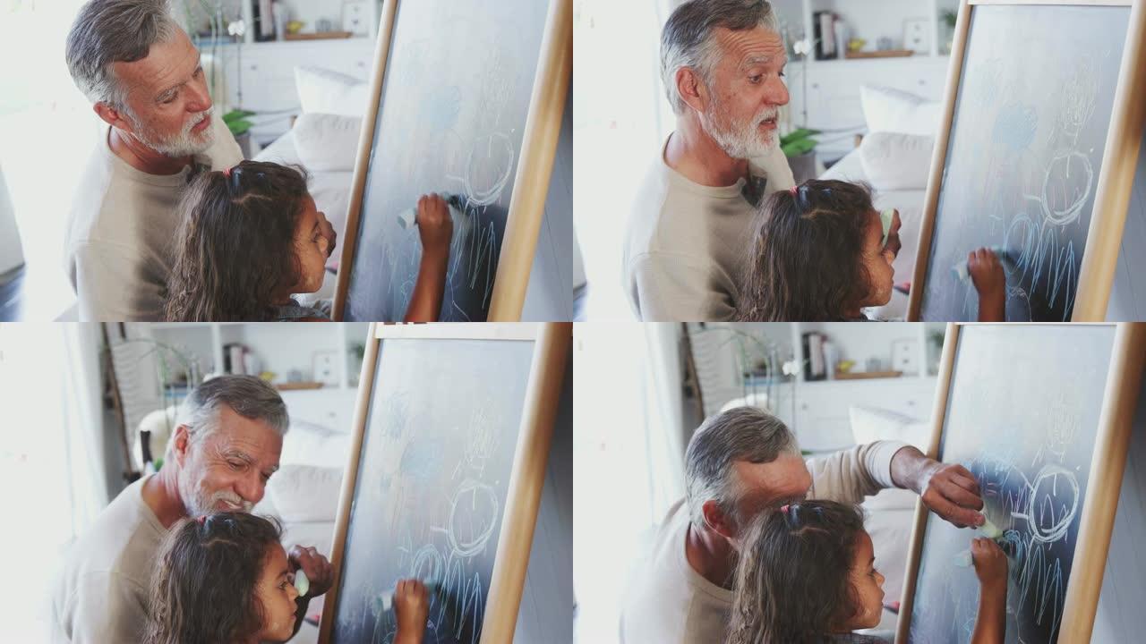 老人和他的小孙女在家在黑板上画画