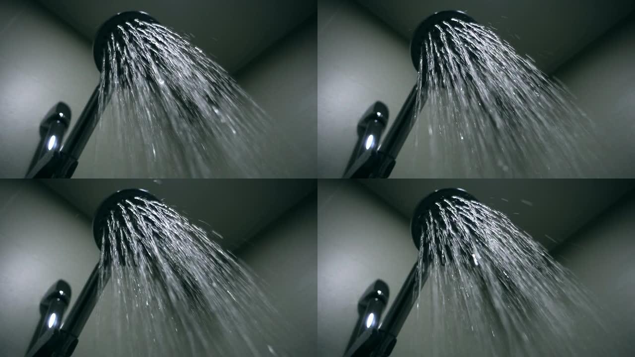 水滴飞溅的淋浴花洒水龙头