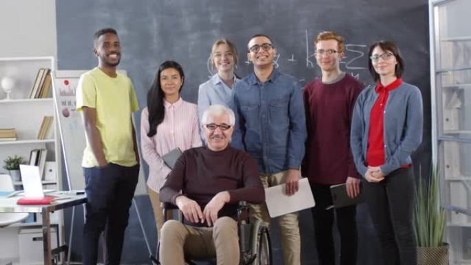 残疾教授和学生群体的肖像