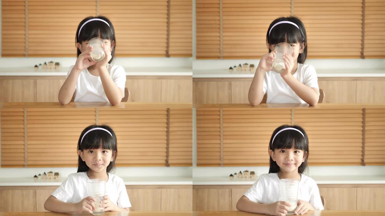 小女孩在家喝牛奶。