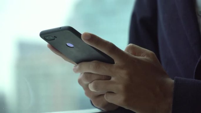 国内生活商人智能手机打字线上购物刷微信短