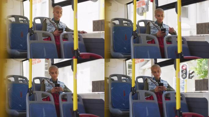 乘公共汽车的混血女人