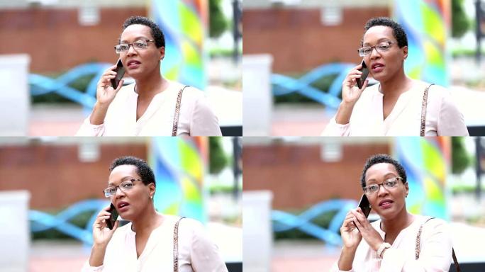 城市中的非裔美国妇女在电话中交谈